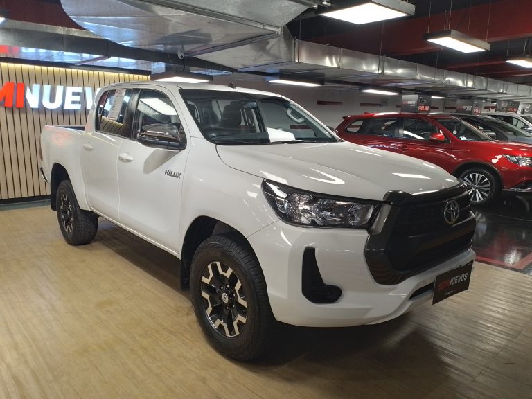 TOYOTA HILUX 4X2 D/C 2GD SR